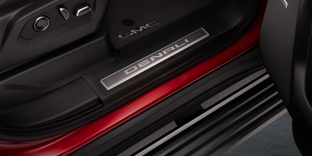 GMC Yukon Denali automatic retractable side steps