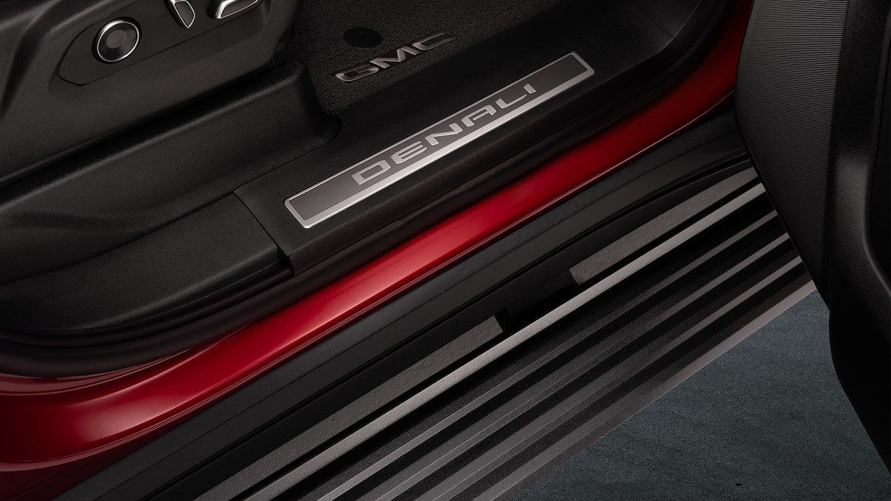 GMC Yukon Denali power retractable side steps